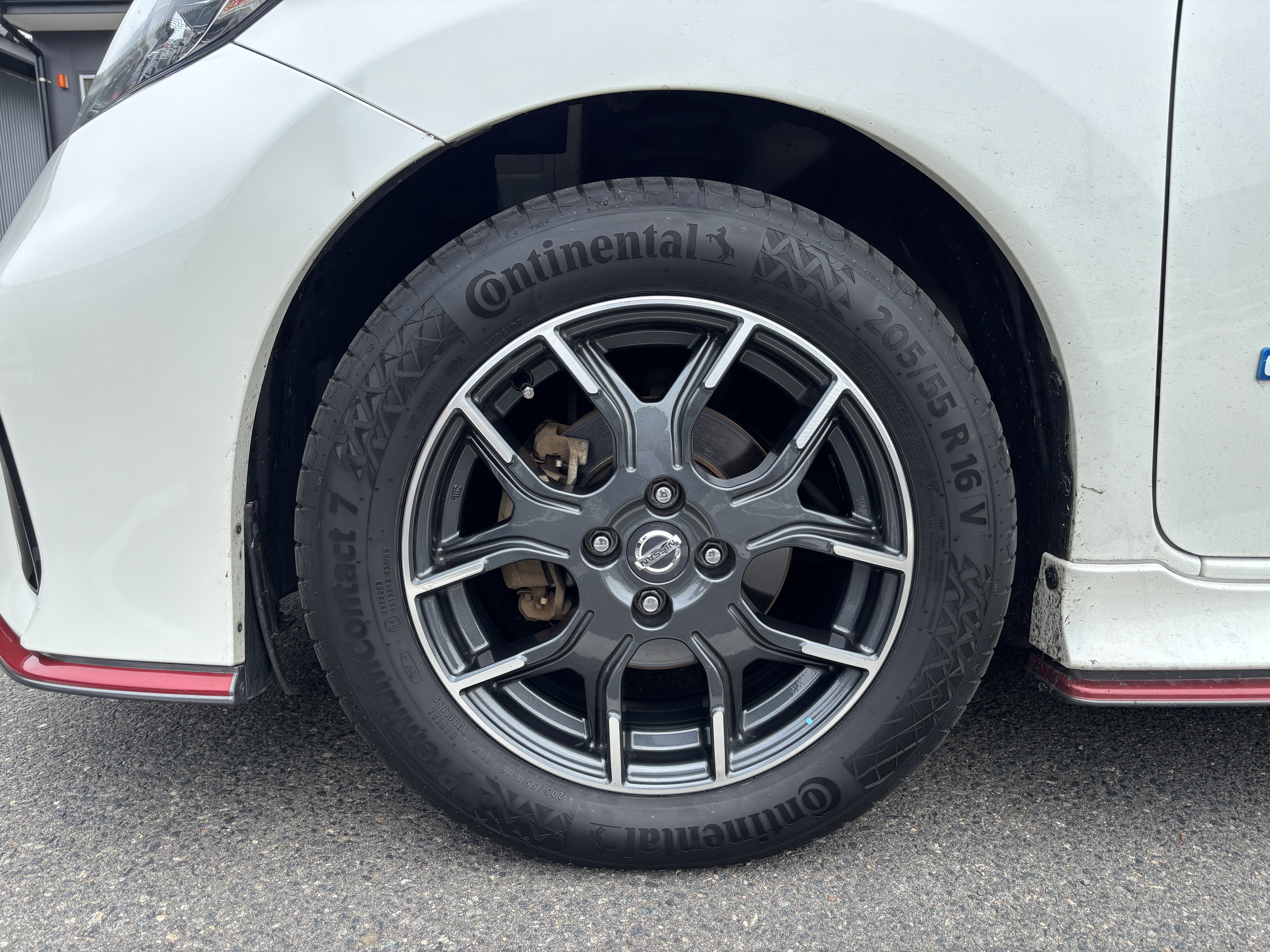 205-55-16日産純正 日産：ノートニスモにContinental PremiumContact7 205/55R16を装着